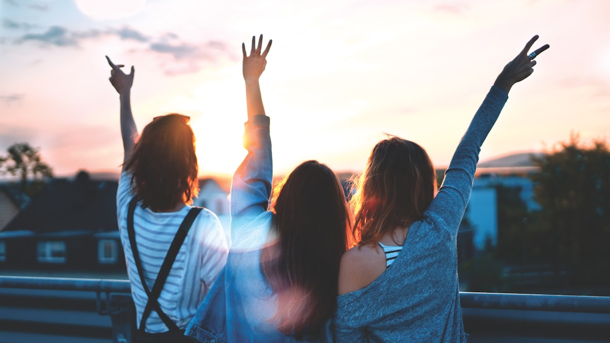 Amigos artificiais: o boom dos companheiros de IA e o debate sobre a dependência emocional